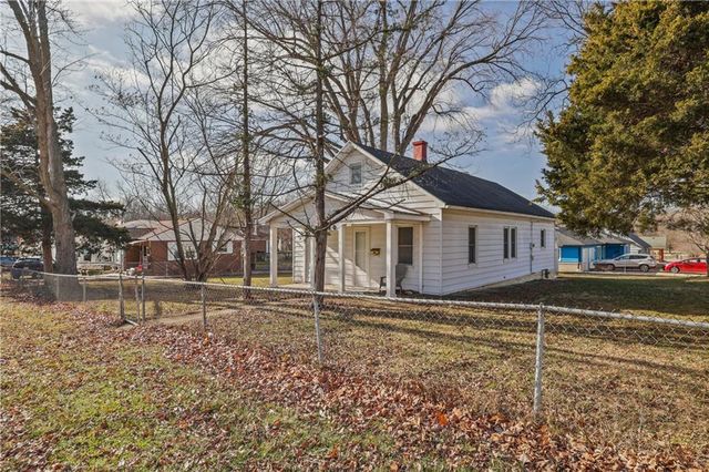 2320 S Northern Boulevard, Independence, MO 64052