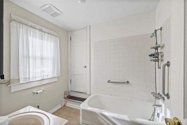 2320 S Northern Boulevard, Independence, MO 64052