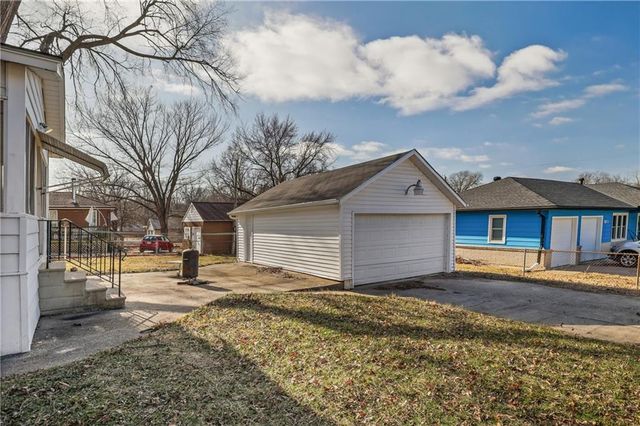 2320 S Northern Boulevard, Independence, MO 64052