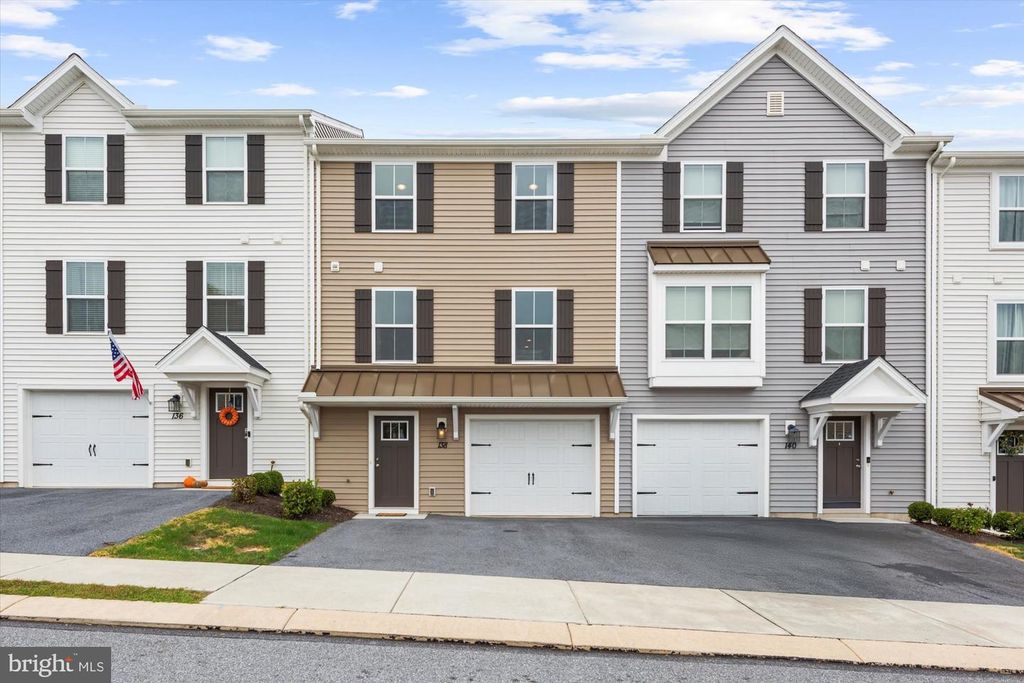 138 CARLEIGH LN, Harrisburg, PA 17112