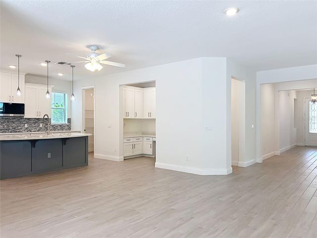 8409 VIVARO ISLE WAY, Windermere, FL 34786