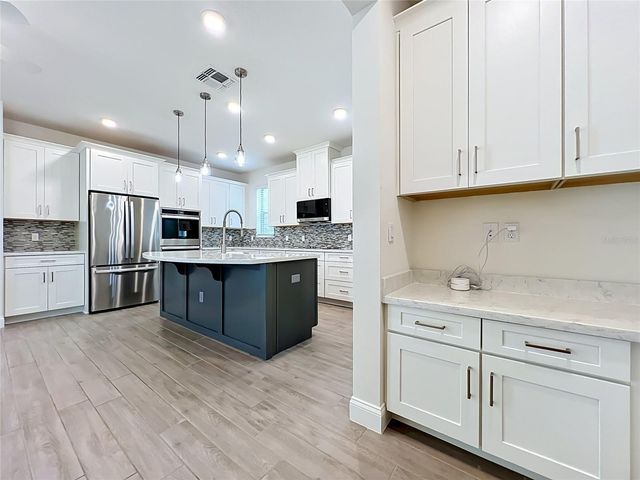 8409 VIVARO ISLE WAY, Windermere, FL 34786