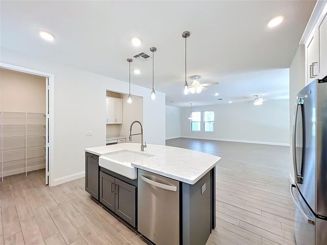 8409 VIVARO ISLE WAY, Windermere, FL 34786