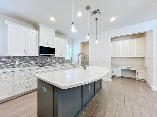 8409 VIVARO ISLE WAY, Windermere, FL 34786
