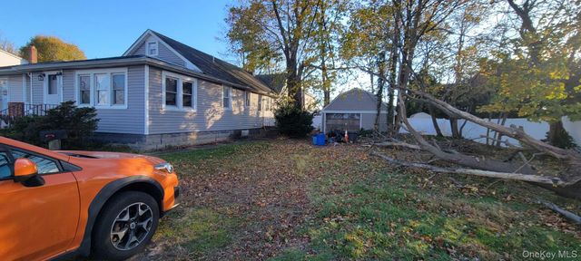 11 45th Street, Lindenhurst, NY 11757