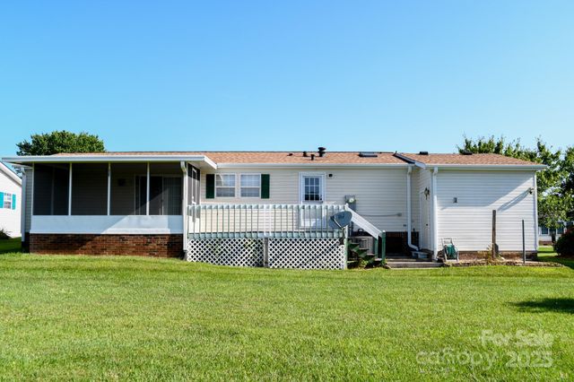 408 Riverwind Drive, Hendersonville, NC 28739