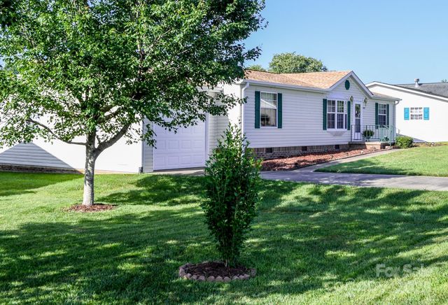 408 Riverwind Drive, Hendersonville, NC 28739