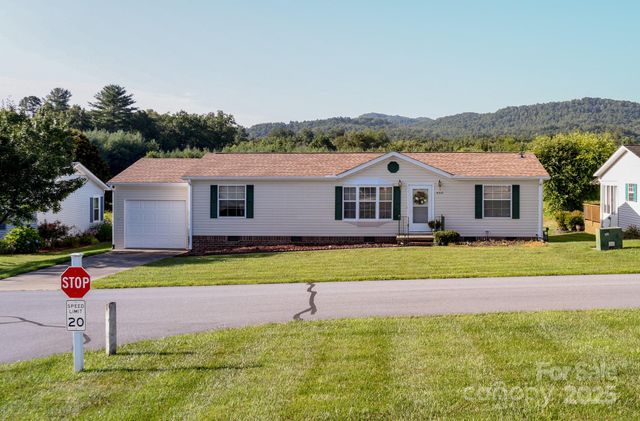 408 Riverwind Drive, Hendersonville, NC 28739