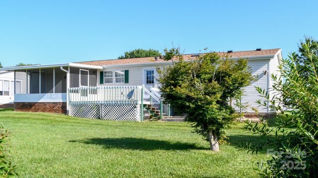 408 Riverwind Drive, Hendersonville, NC 28739