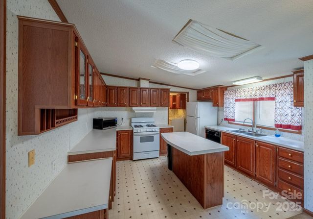 408 Riverwind Drive, Hendersonville, NC 28739