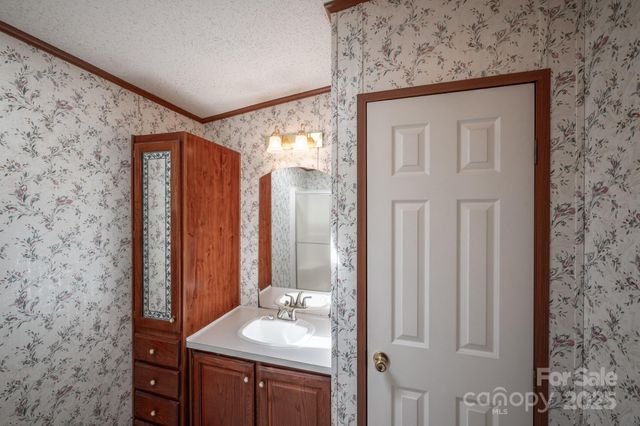 408 Riverwind Drive, Hendersonville, NC 28739