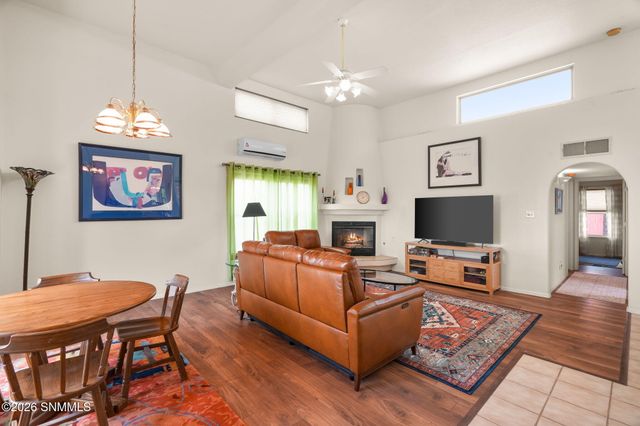 2001 Wagon Mound, Las Cruces, NM 88012