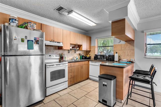5829 Taylor St, Hollywood, FL 33021