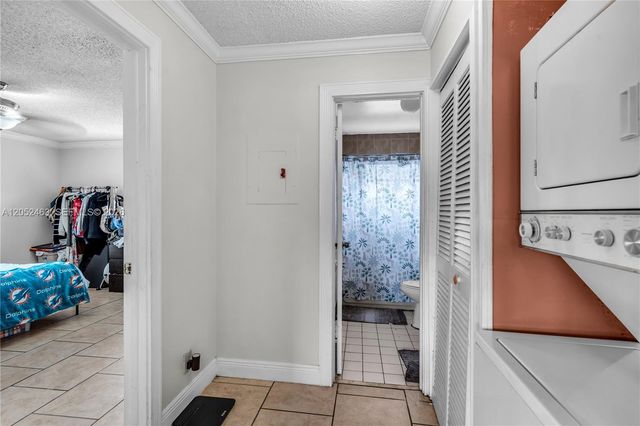 5829 Taylor St, Hollywood, FL 33021