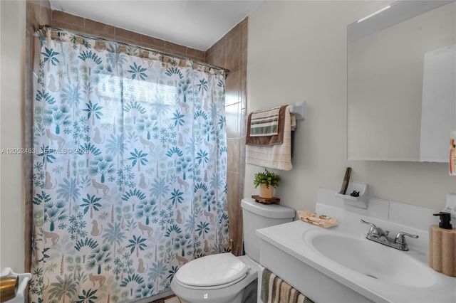 5829 Taylor St, Hollywood, FL 33021