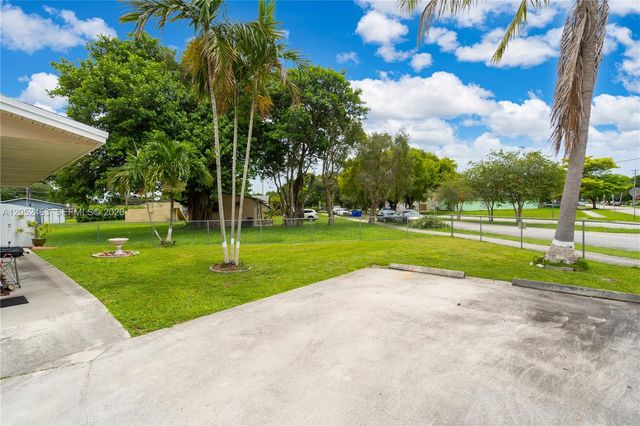 5829 Taylor St, Hollywood, FL 33021
