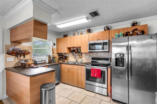 5829 Taylor St, Hollywood, FL 33021
