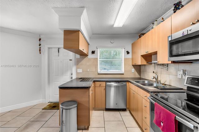 5829 Taylor St, Hollywood, FL 33021