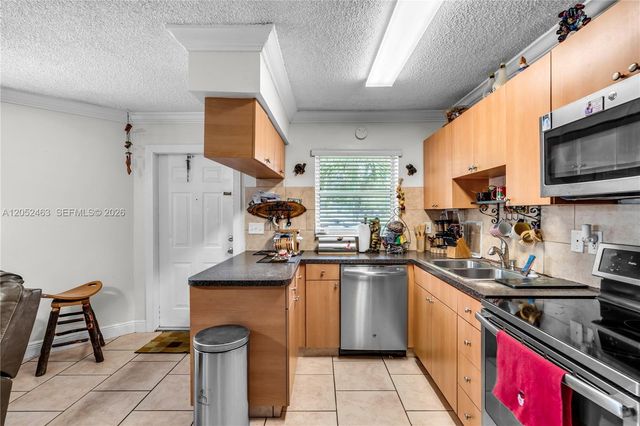 5829 Taylor St, Hollywood, FL 33021