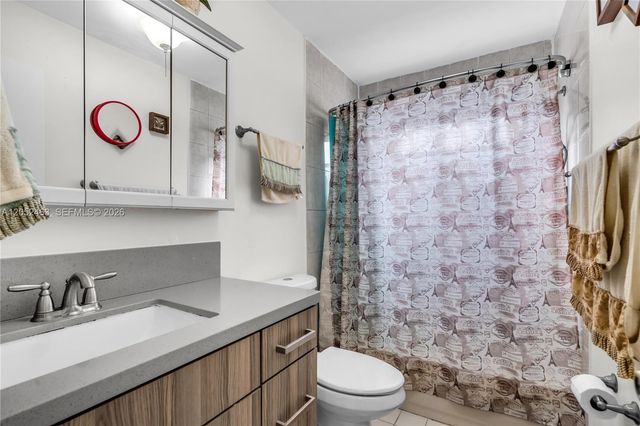 5829 Taylor St, Hollywood, FL 33021