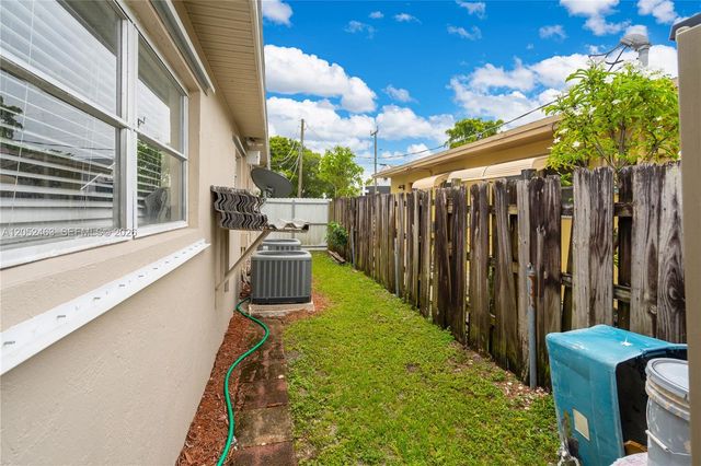 5829 Taylor St, Hollywood, FL 33021