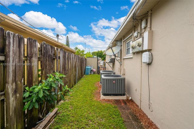 5829 Taylor St, Hollywood, FL 33021