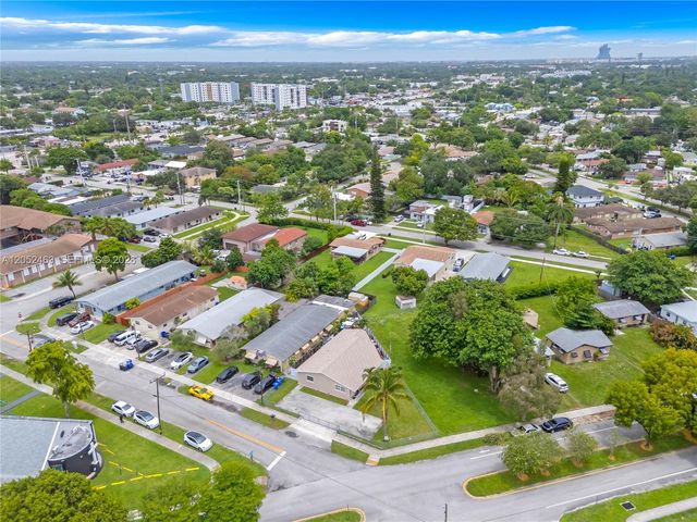 5829 Taylor St, Hollywood, FL 33021