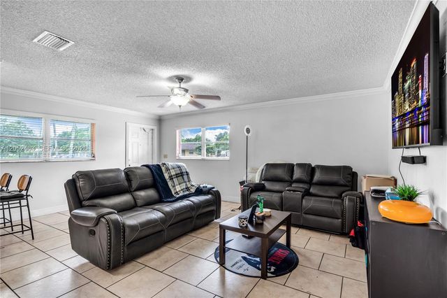 5829 Taylor St, Hollywood, FL 33021