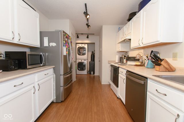 89 Winterwood Drive, Greenwood, IN 46143