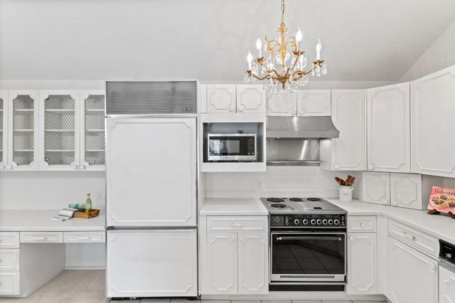 7200 Cahill Road 308, Edina, MN 55439