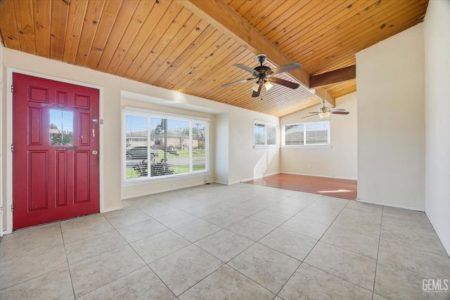 2712 Hollins Street, Bakersfield, CA 93305