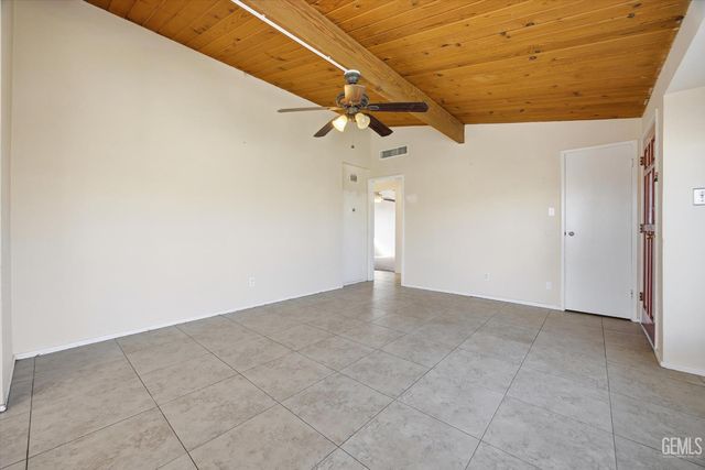 2712 Hollins Street, Bakersfield, CA 93305