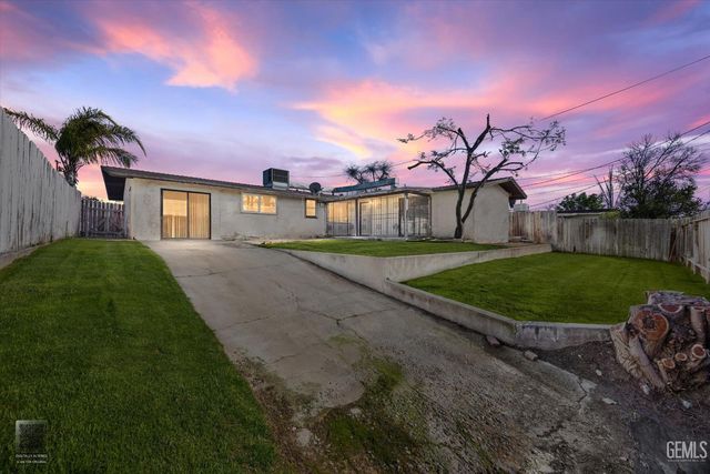 2712 Hollins Street, Bakersfield, CA 93305