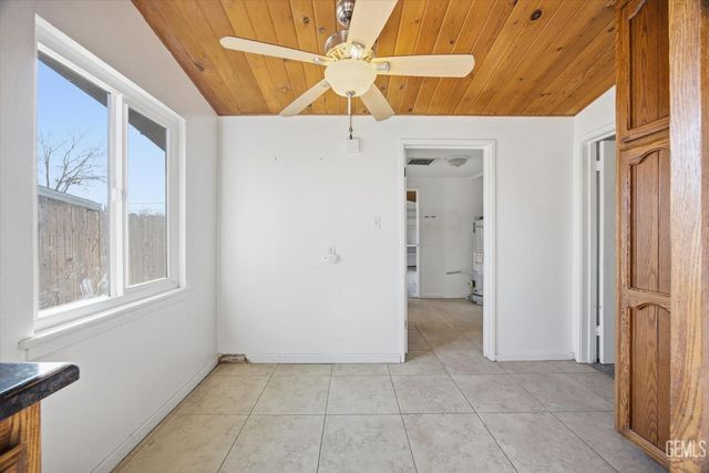 2712 Hollins Street, Bakersfield, CA 93305