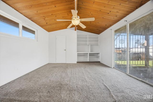 2712 Hollins Street, Bakersfield, CA 93305