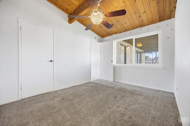 2712 Hollins Street, Bakersfield, CA 93305