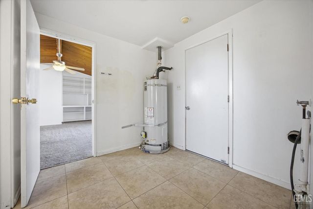 2712 Hollins Street, Bakersfield, CA 93305