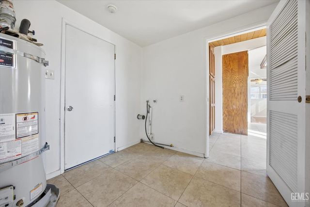 2712 Hollins Street, Bakersfield, CA 93305