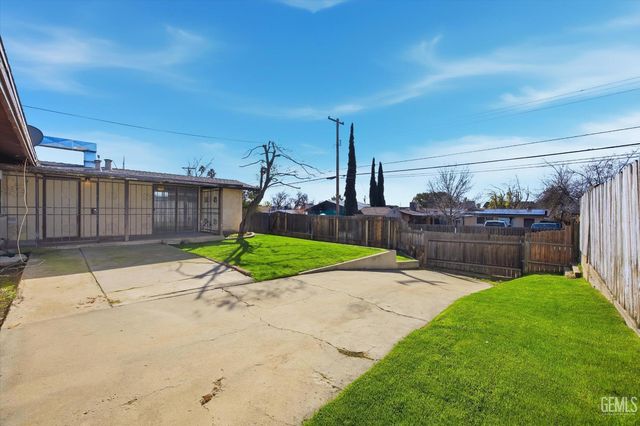2712 Hollins Street, Bakersfield, CA 93305