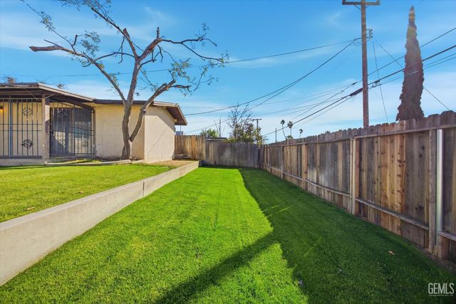 2712 Hollins Street, Bakersfield, CA 93305