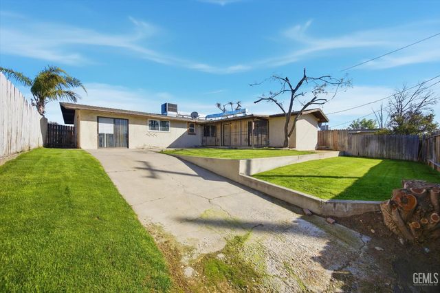 2712 Hollins Street, Bakersfield, CA 93305