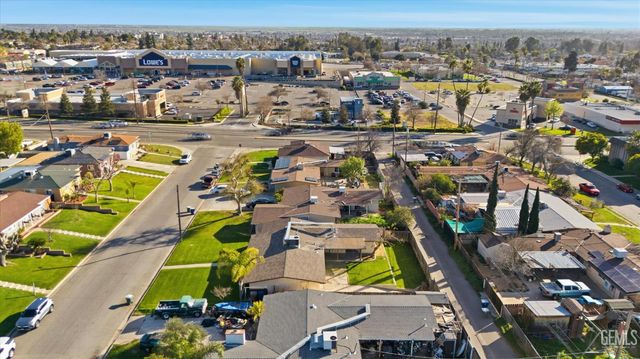 2712 Hollins Street, Bakersfield, CA 93305