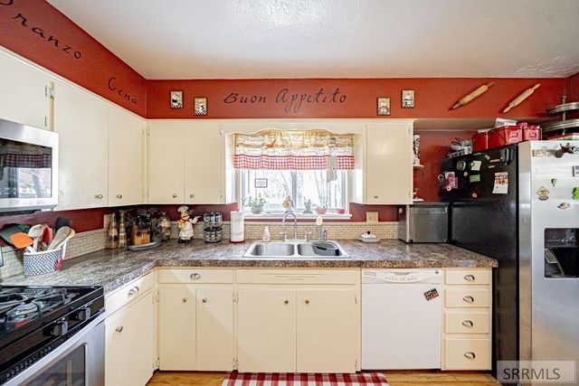 160 Curtis Avenue, Blackfoot, ID 83221