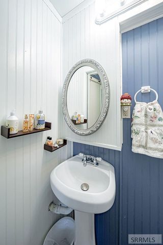 160 Curtis Avenue, Blackfoot, ID 83221