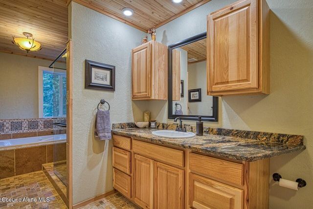 2298 Selkirk RD, Sandpoint, ID 83864