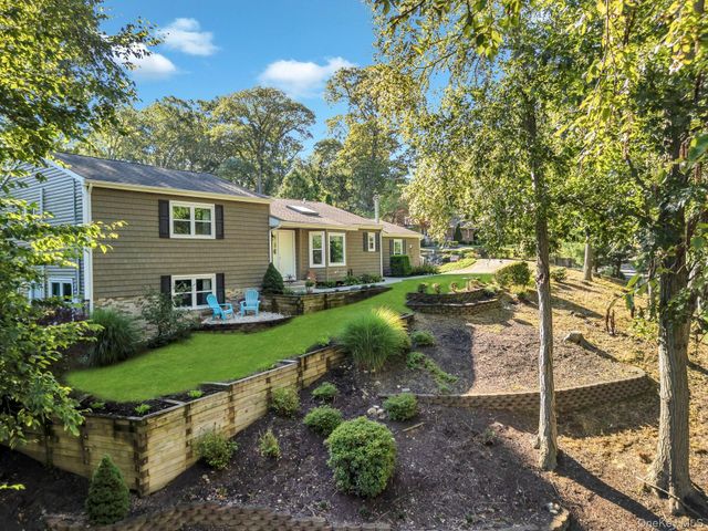 69 Forest Road, Kings Park, NY 11754