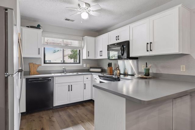 7680 13th Street N, Oakdale, MN 55128