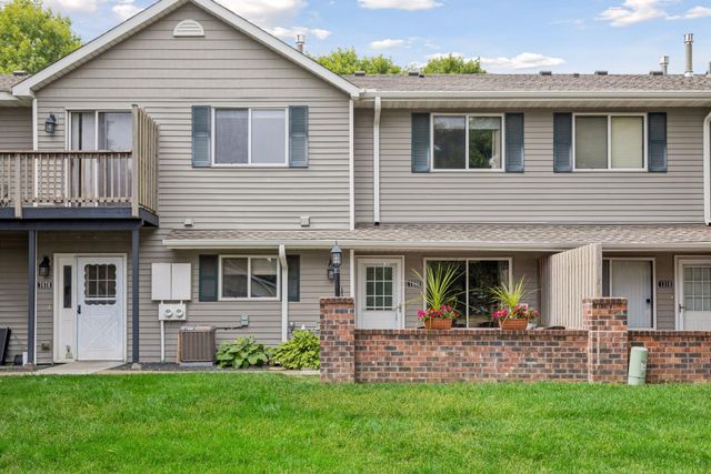 7680 13th Street N, Oakdale, MN 55128
