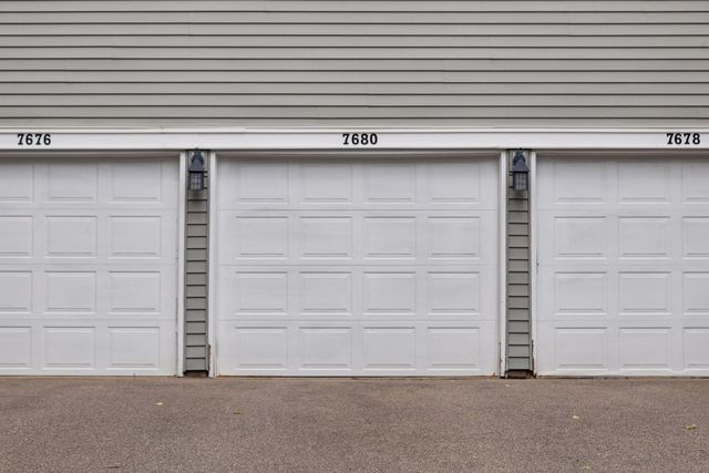 7680 13th Street N, Oakdale, MN 55128