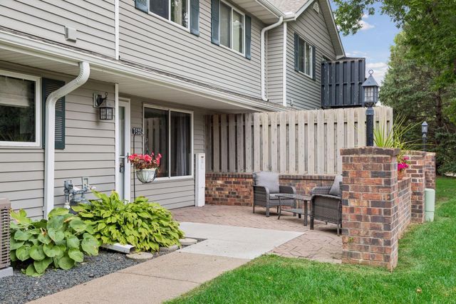 7680 13th Street N, Oakdale, MN 55128